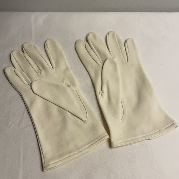 Vintage Cream Gloves - Picture 3 of 6